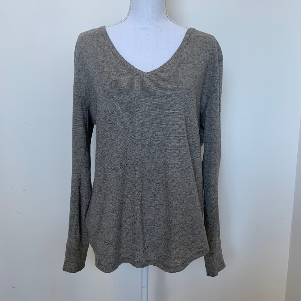 BDG Sz Large v-neck Sweater long Sleeve Greys